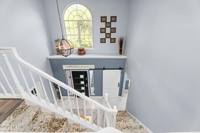 Building Photo - Fully Furnished Home