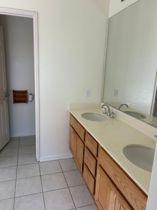 Building Photo - Charming 3 bdrm Crown Hills Home with Spectacular Views