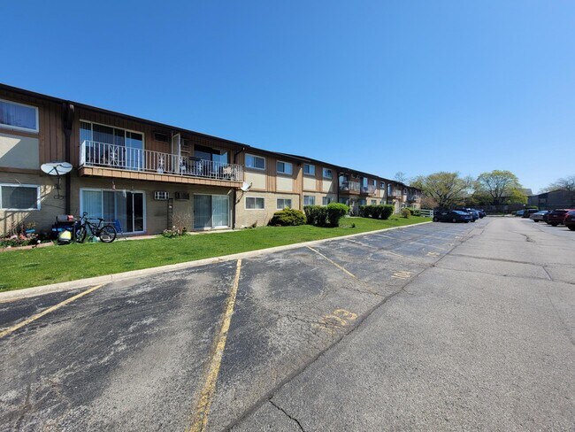 Building Photo - 850 E Old Willow Rd