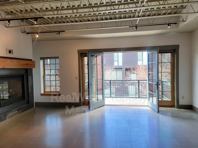 Building Photo - 16 SW Wall St