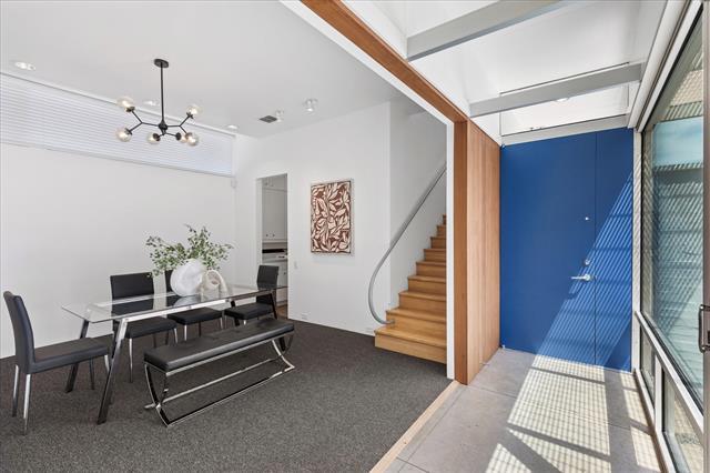 Building Photo - 33 Vanguard Way