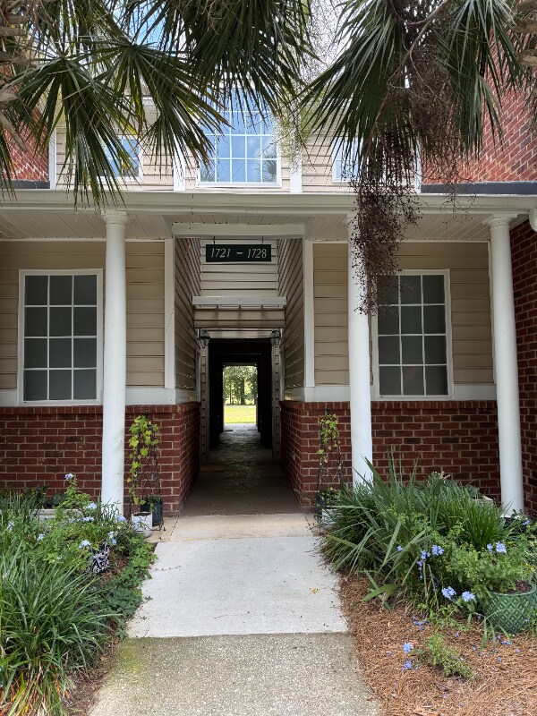 Building Photo - 1721 Wyngate Cir