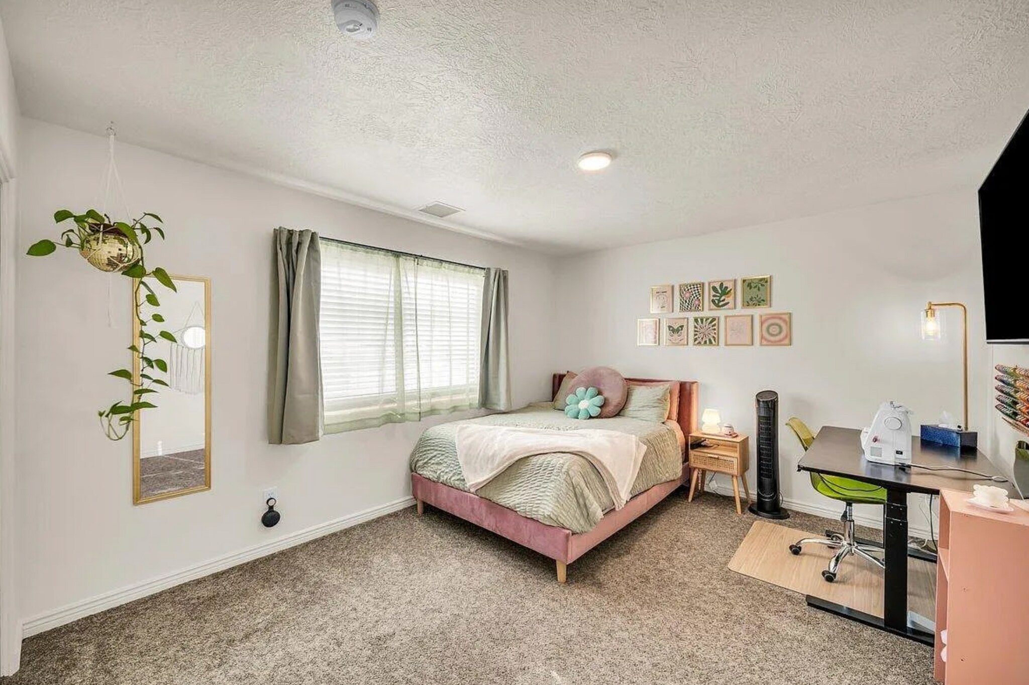 Building Photo - 1010 N 1800 E