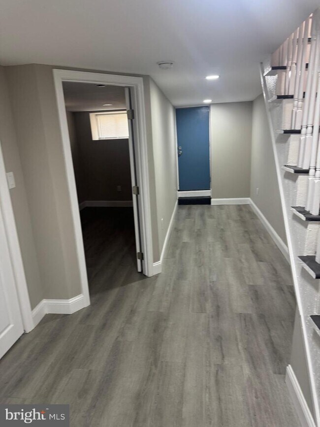 Building Photo - 1945 W Airdrie St