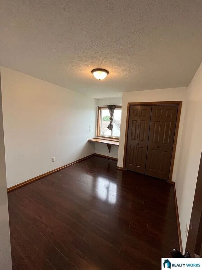 Building Photo - 8020 Renatta Dr
