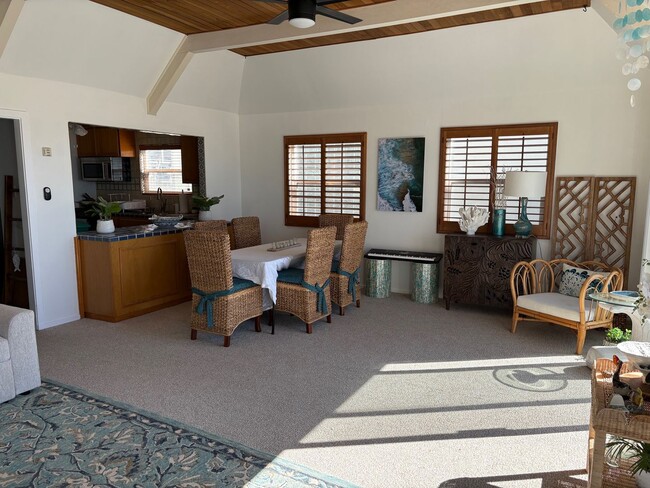 Building Photo - 4027-4029 Ocean Dr