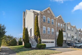 Building Photo - 927 Buttonwood Terrace NE