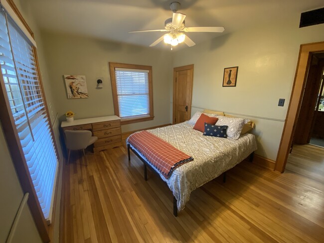 2nd bedroom - 719 Pine St