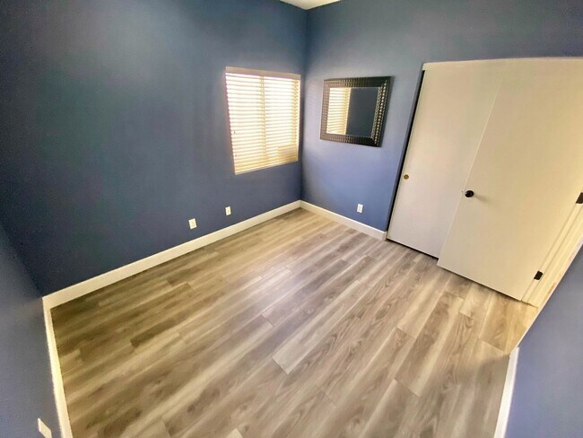 Building Photo - BEAUTIFUL 3 BEDROOM 2 FULL BATHS SINGLE ST...