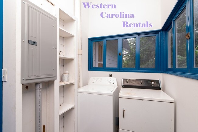 Building Photo - Historic House Looking over the beautiful Town of Sylva $1800