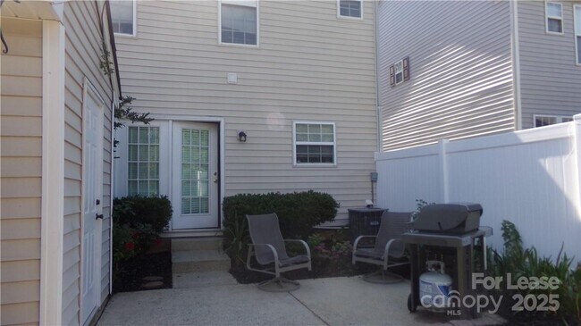 Building Photo - 17804 Delmas Dr