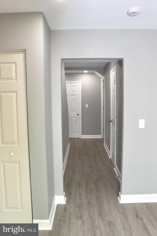 Building Photo - 1029 Kings Ct