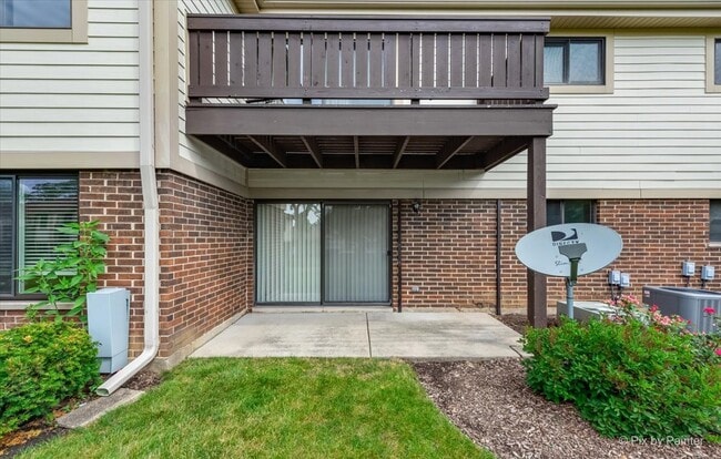 Building Photo - 877 E Carriage Ln