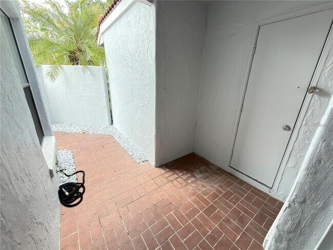 Building Photo - 4702 Sutton Terrace