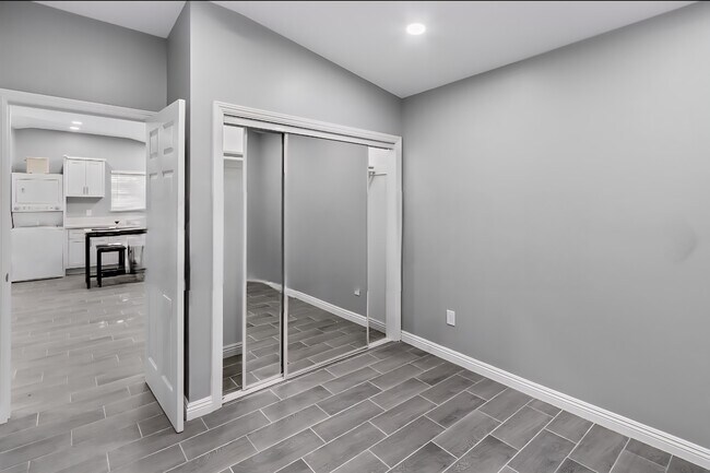 Building Photo - 4159 La Salle Ave