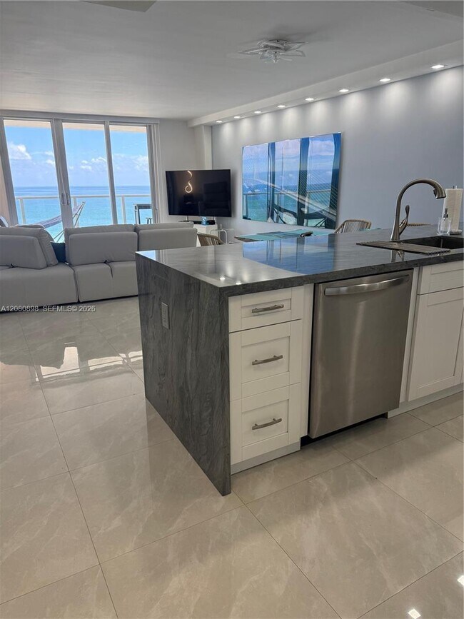 Building Photo - 5701 Collins Ave