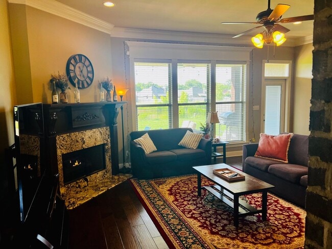 Building Photo - 459 Long Acre Dr