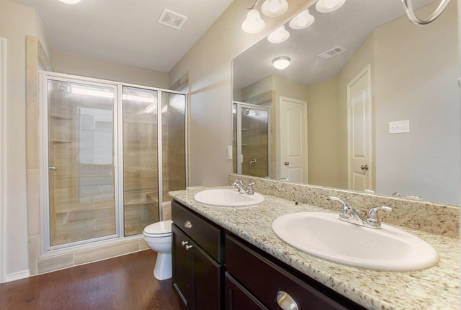 Master bath - 100 Brookside Dr