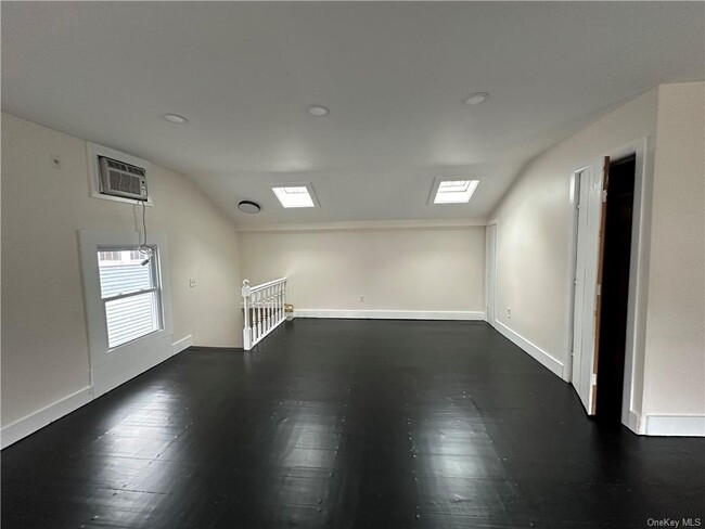 Building Photo - 143 Main St