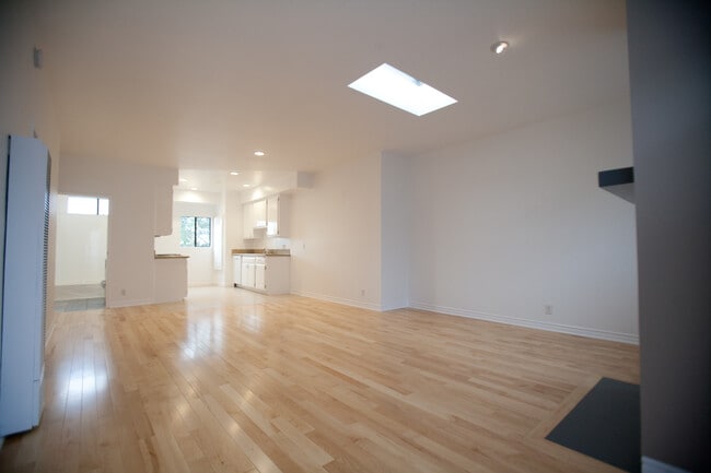 Living Kitchen & Dining room - 4106 McLaughlin Ave