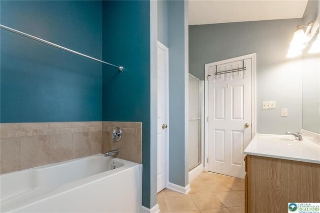 Building Photo - 537 Kemmerer Ln