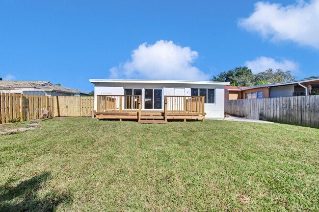 Building Photo - 2632 Madison St