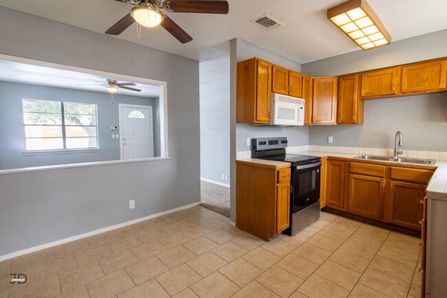 Building Photo - 1708 Cimarron Trail