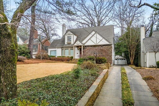 Building Photo - 2896 N Hills Dr NE