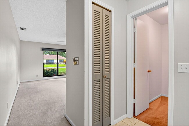 Building Photo - 4866 Dovewood Cir