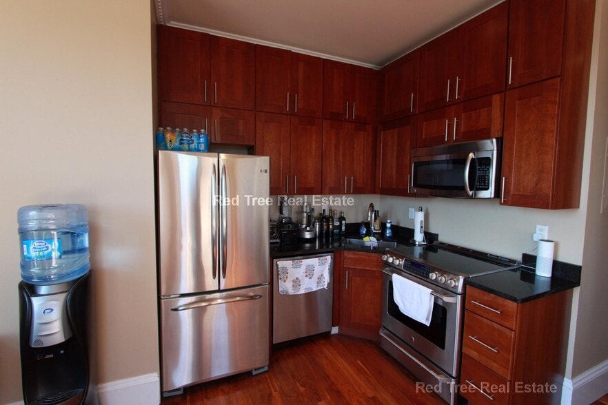 Primary Photo - 483 Beacon St