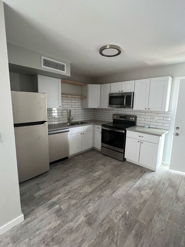 Building Photo - 12717 W Amy Dr