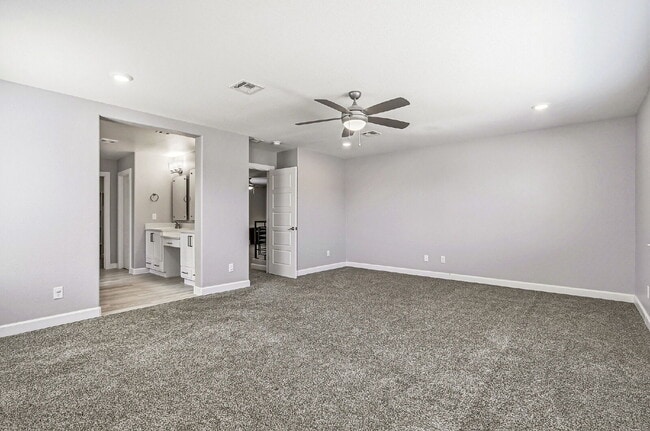 Building Photo - 3 bedroom with flex room available in Horizon City
