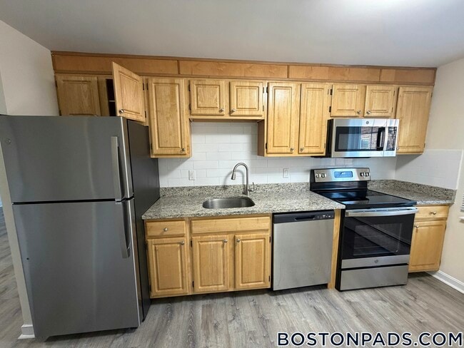 Building Photo - 10 Totman Dr