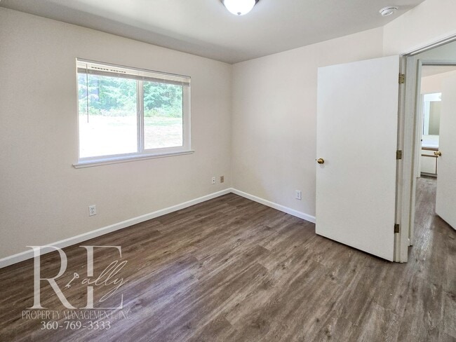 Building Photo - Quiet 3BR Duplex with Garage & Big Yard on...