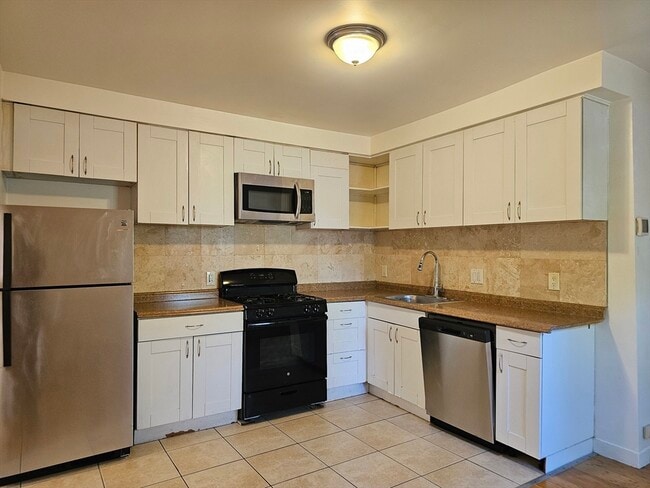 Building Photo - 23 Pine St