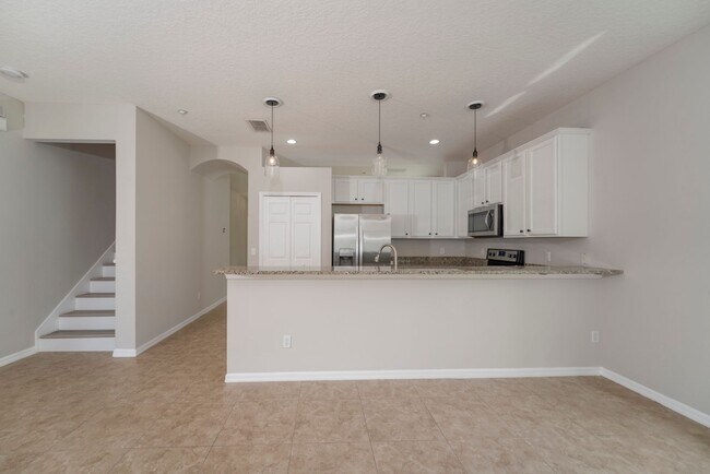 Building Photo - Cute and Spacious 3/2 Home with Bonus Room...