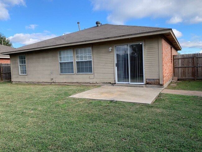 Building Photo - Great Home Fantastic Price!