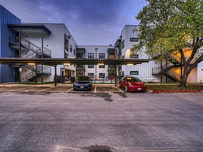 Building Photo - 3101 Govalle Ave