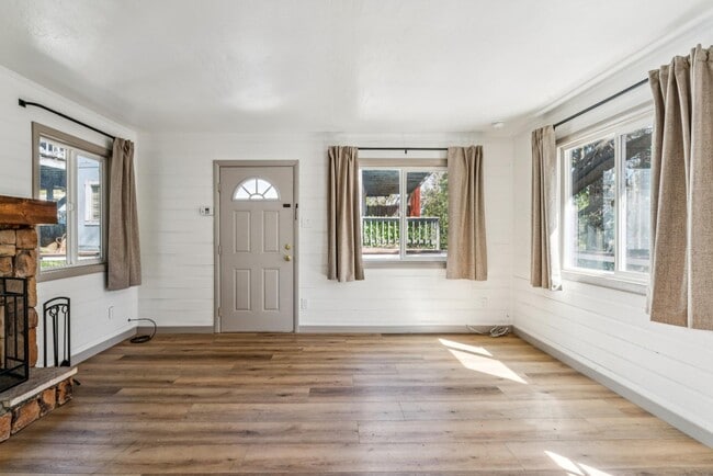 Building Photo - 28880 Cedar Dr