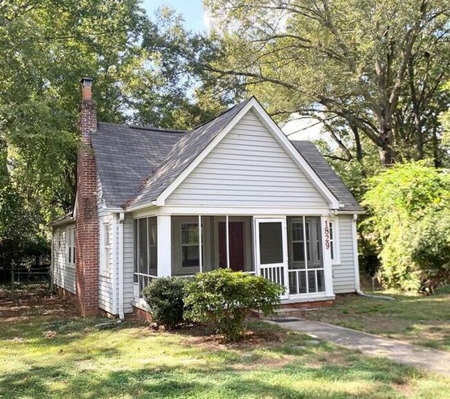 Primary Photo - Charming 3BD/2BA Ranch in Midwood!