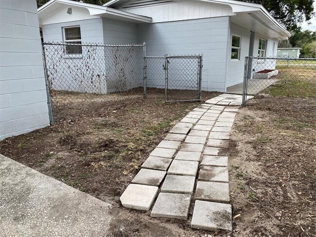 Building Photo - 38415 9th Ave