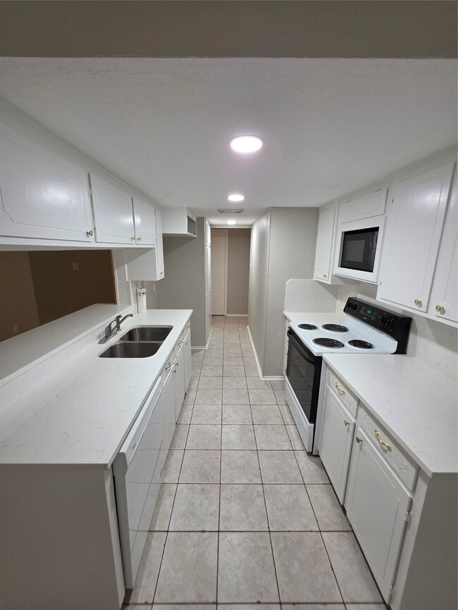 Building Photo - 419 Gleneagles Dr