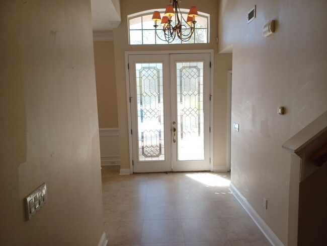 Building Photo - Gorgeous 3 BR 2 BA Lake View Rental