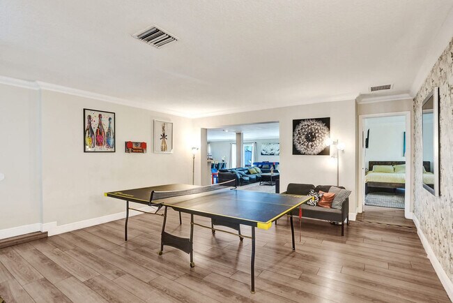 Building Photo - 5415 Harrison St