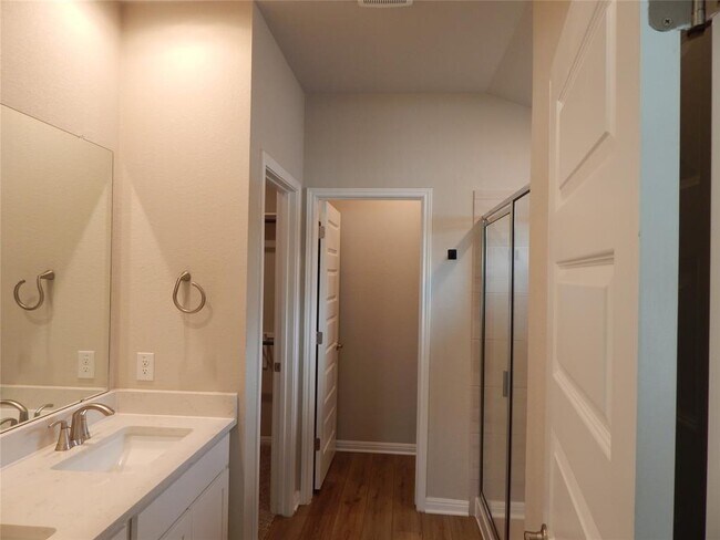 Building Photo - 126 Fairmeadow Downs Dr