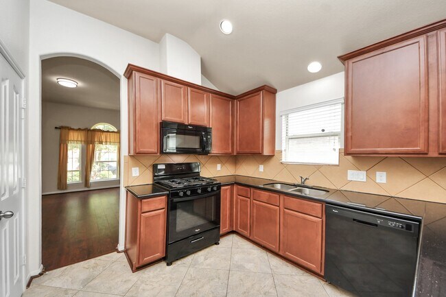 Building Photo - 13918 Goodridge Dr