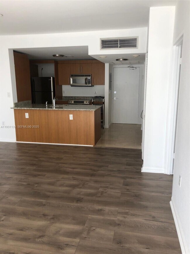 Building Photo - 10275 Collins Ave