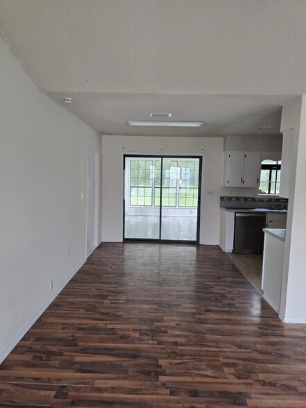 Building Photo - 109 Walker Cir E
