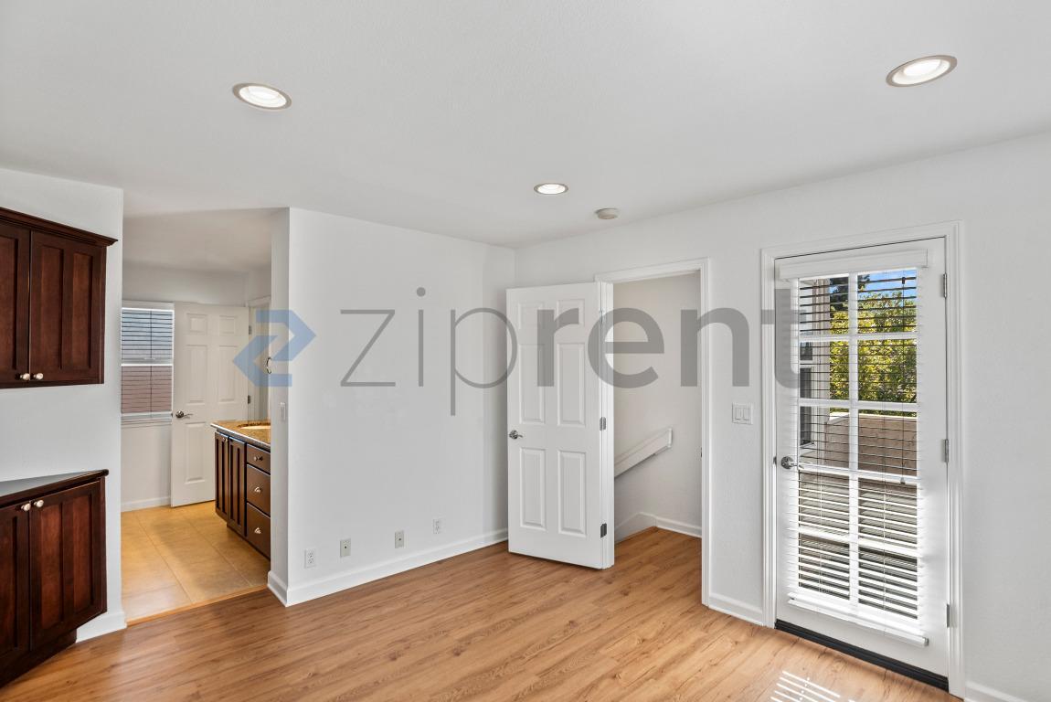 Building Photo - 1451 Main St