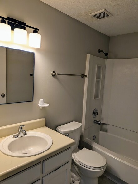 2nd floor hall bath - 7747 Kelley Ct